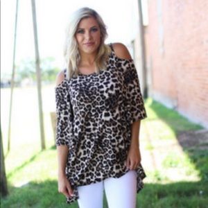 Cold shoulder leopard tunic top